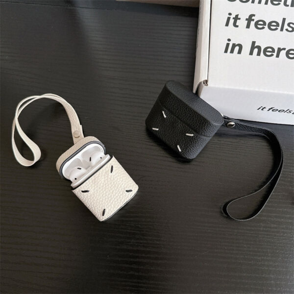 Margiela エアポッツ ケース ハイブランド airpods pro2ケース マルジェラ レザー ストラップ付き エアポッツ プロ ケース おしゃれ ブランド ペア お揃い